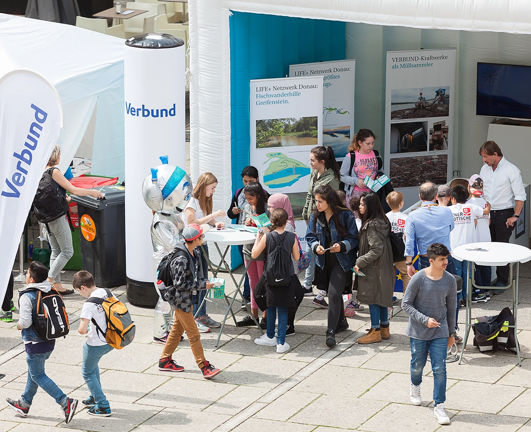 Ein Blick von oben auf den Danubeday im Jahr 2016 im Museumsquartier in Wien.